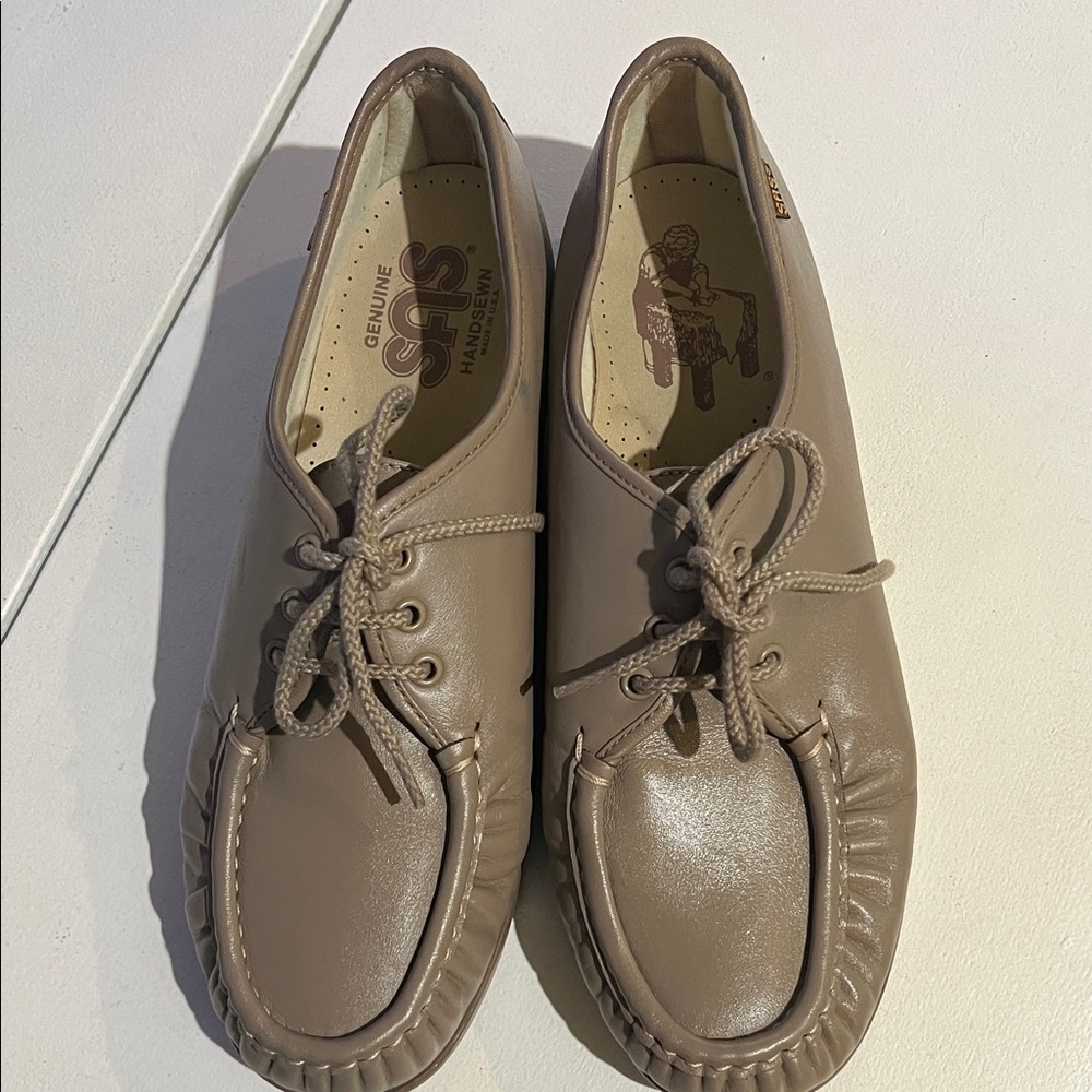 SAS Siesta laced up, comfort shoes tan laced  C319770 size 10 WW